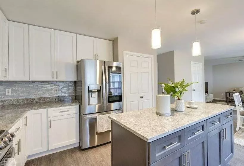 Baltimore Home W/ Deck, 9 Mi To Downtown!