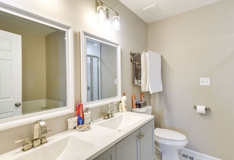 Baltimore Home W/ Deck, 9 Mi To Downtown!