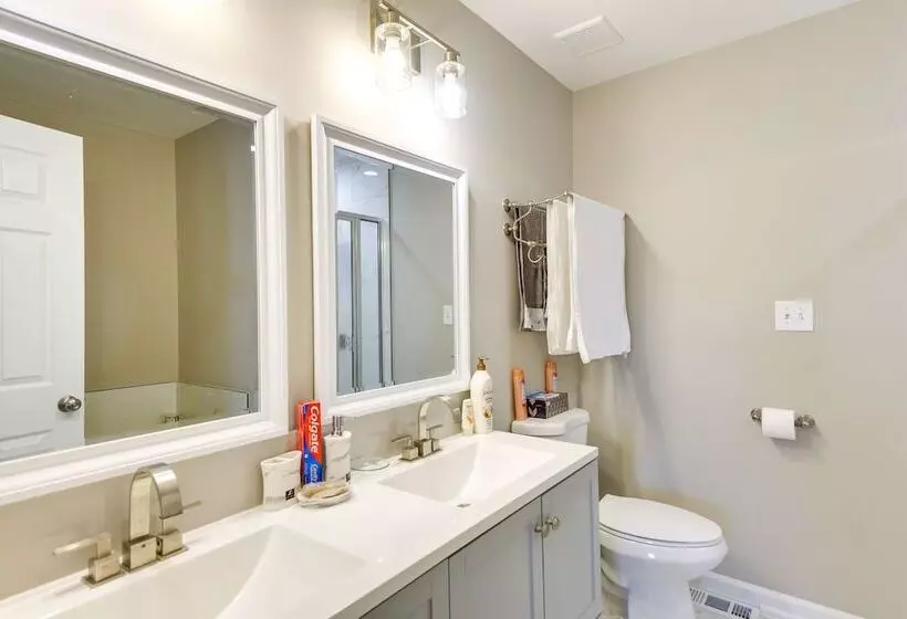 Baltimore Home W/ Deck, 9 Mi To Downtown!