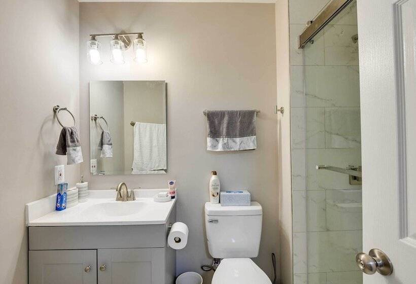 Baltimore Home W/ Deck, 9 Mi To Downtown!