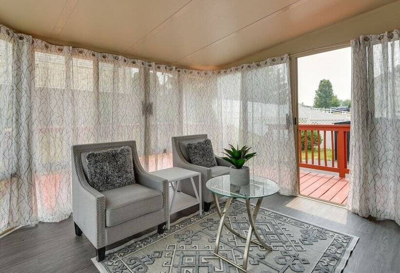 Baltimore Home W/ Deck, 9 Mi To Downtown!