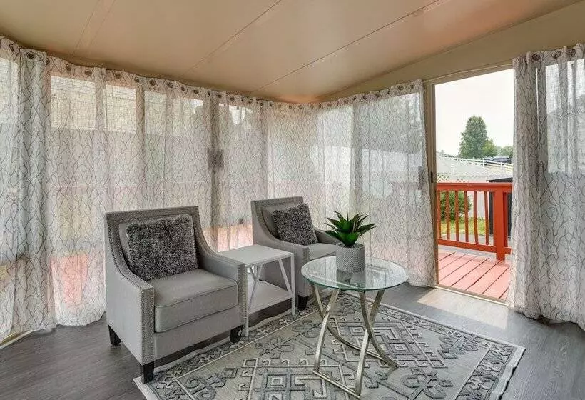 Baltimore Home W/ Deck, 9 Mi To Downtown!