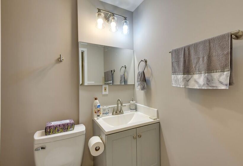 Baltimore Home W/ Deck, 9 Mi To Downtown!