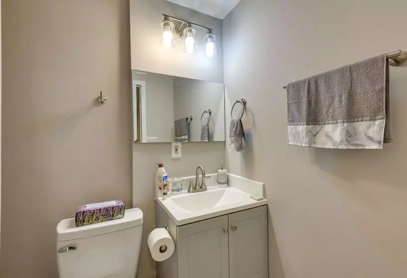 Baltimore Home W/ Deck, 9 Mi To Downtown!