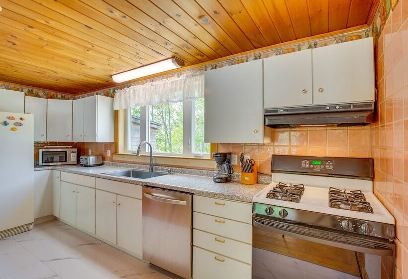 Lakeview Maine Retreat W/ Fire Pit, Grill & Canoe