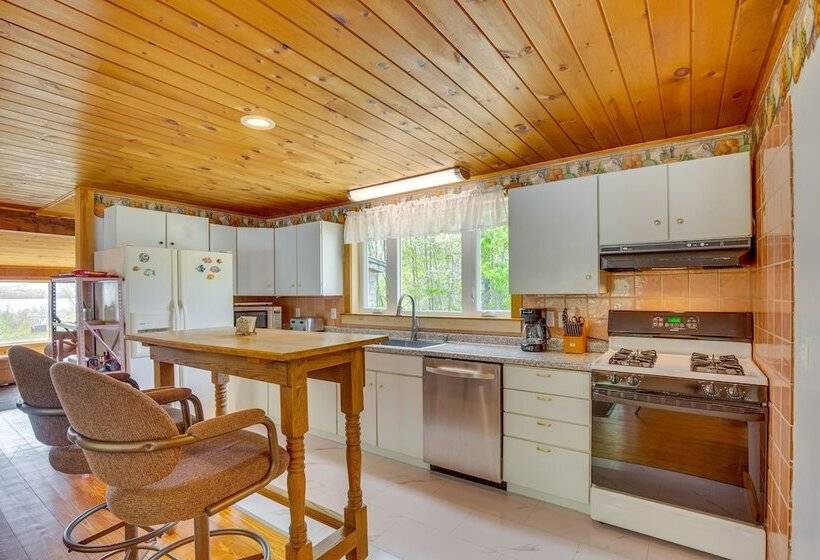 Lakeview Maine Retreat W/ Fire Pit, Grill & Canoe