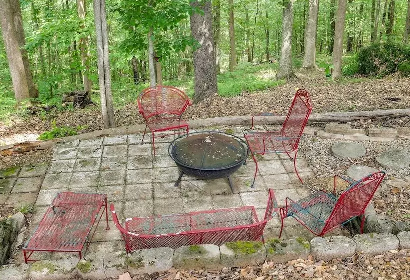 Byrdstown Cabin   W/ Fire Pit, Near Marina & Lake!