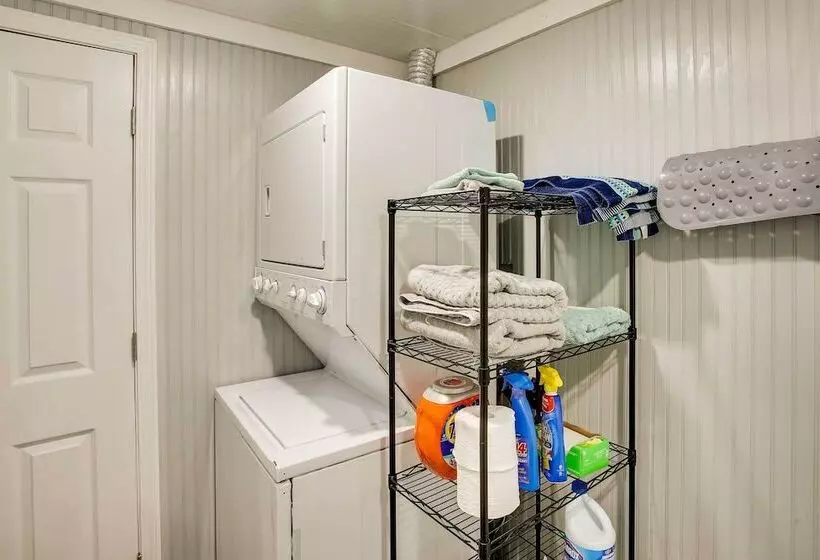 Byrdstown Cabin   W/ Fire Pit, Near Marina & Lake!