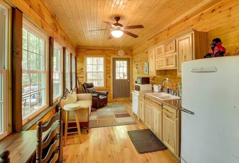 Byrdstown Cabin W/ Fire Pit, Near Marina & Lake!