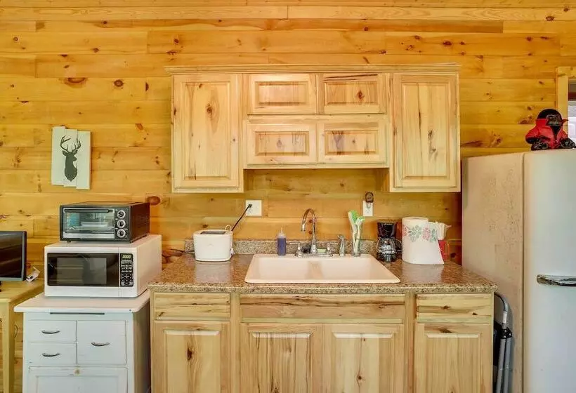 Byrdstown Cabin   W/ Fire Pit, Near Marina & Lake!