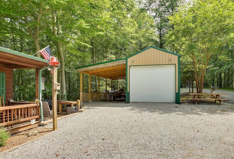 Byrdstown Cabin W/ Fire Pit, Near Marina & Lake!