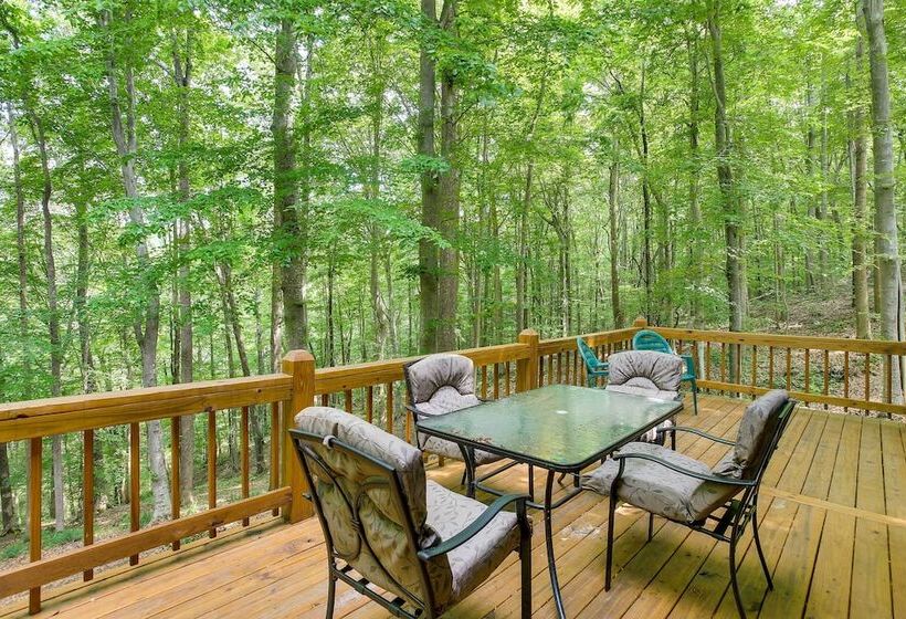 Byrdstown Cabin W/ Fire Pit, Near Marina & Lake!