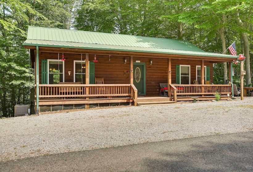 Byrdstown Cabin W/ Fire Pit, Near Marina & Lake!