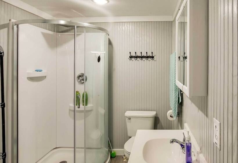 Byrdstown Cabin W/ Fire Pit, Near Marina & Lake!