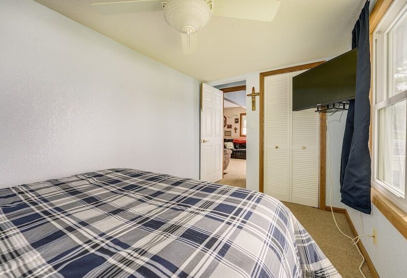 Charming Battle Creek Cottage W/ Dock!