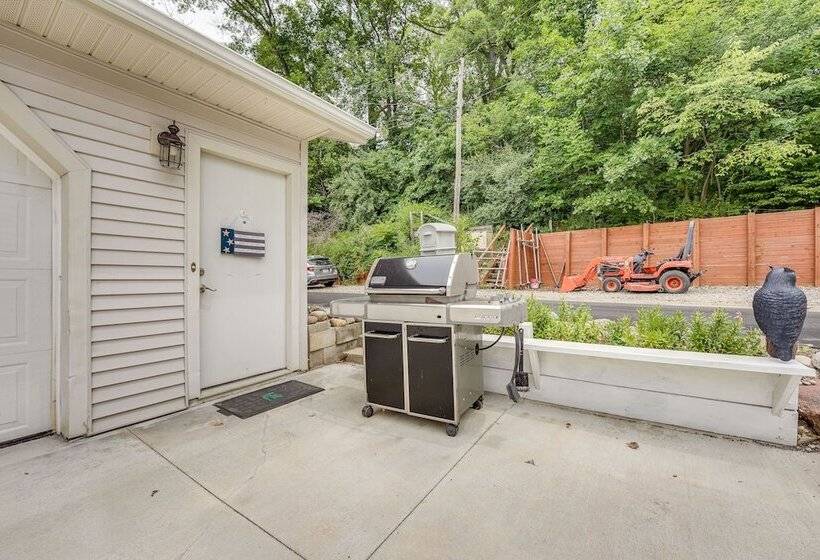 Charming Battle Creek Cottage W/ Dock!