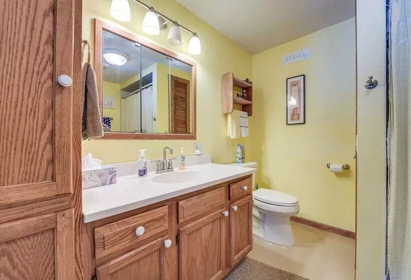 Charming Battle Creek Cottage W/ Dock!