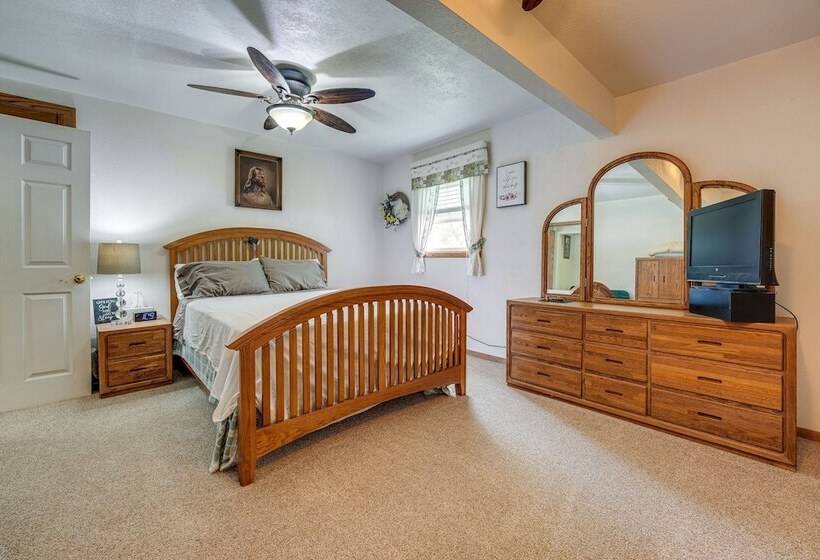 Charming Battle Creek Cottage W/ Dock!