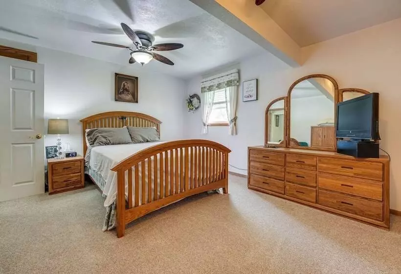 Charming Battle Creek Cottage W/ Dock!