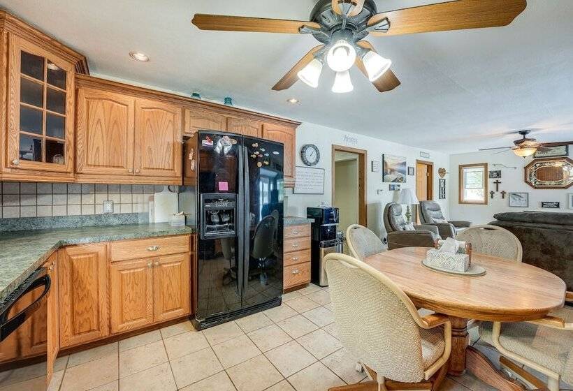 Charming Battle Creek Cottage W/ Dock!