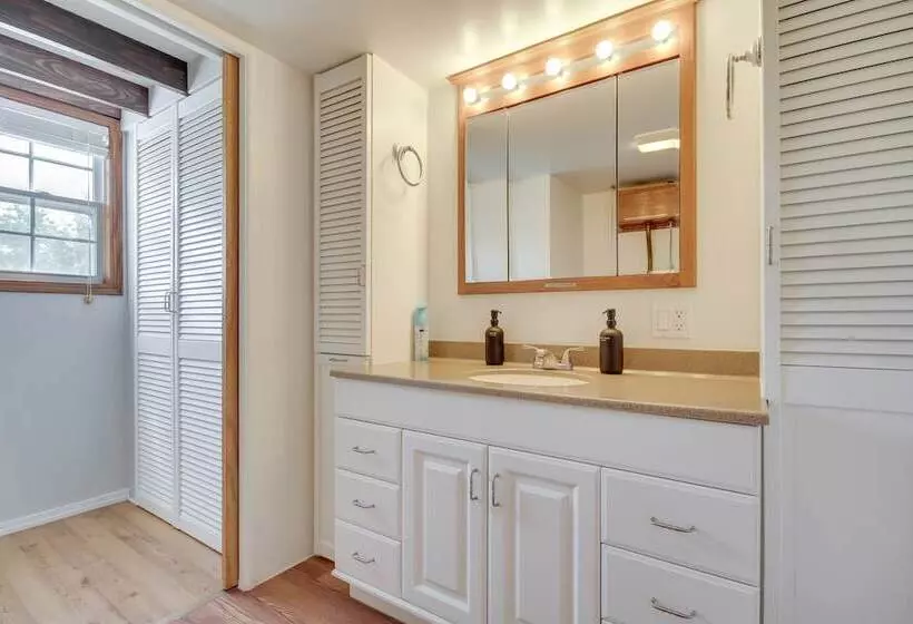 Charming Bay St Louis Home: Deck, On Canal!