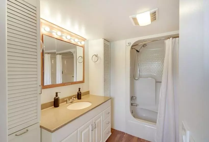 Charming Bay St Louis Home: Deck, On Canal!