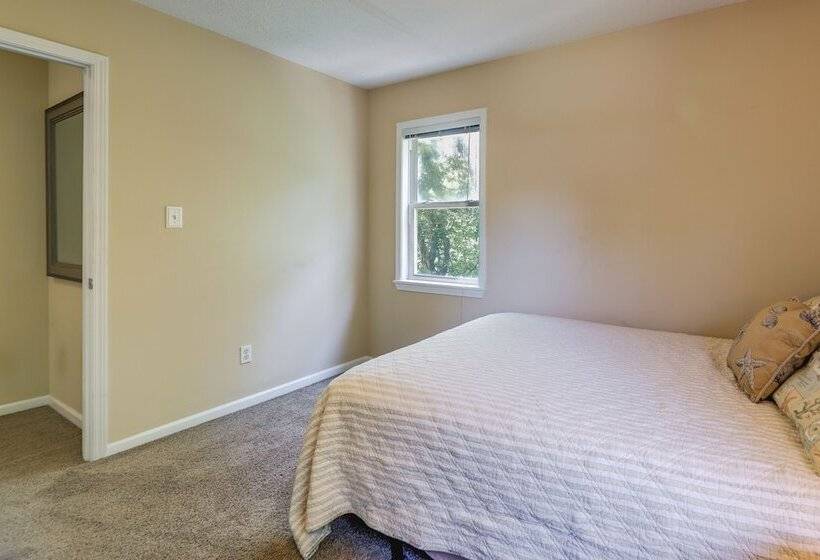 Charming Emerald Isle Escape < 1 Mi To Beach!