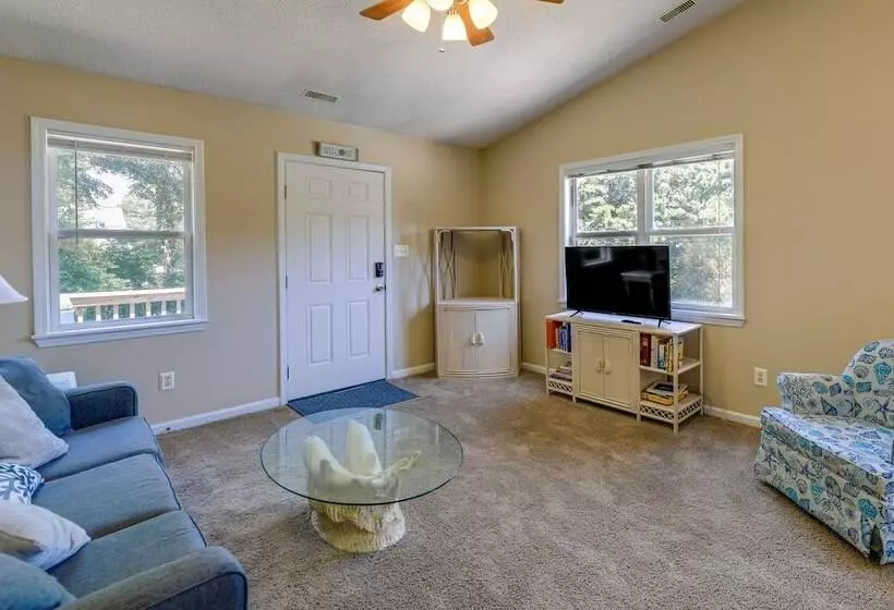 Charming Emerald Isle Escape < 1 Mi To Beach!