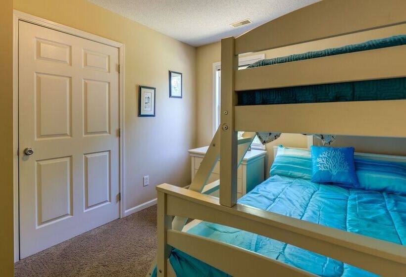 Charming Emerald Isle Escape < 1 Mi To Beach!