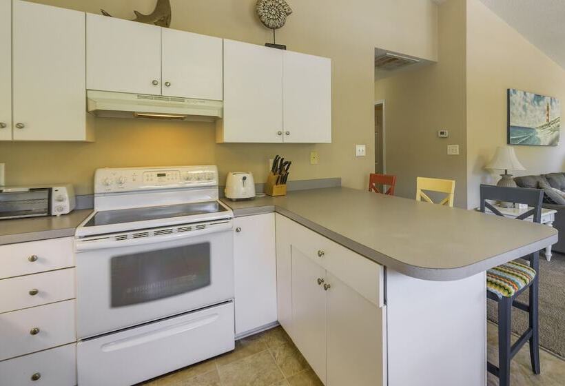 Charming Emerald Isle Escape < 1 Mi To Beach!