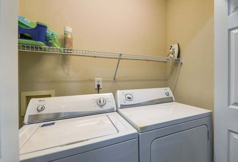 Charming Emerald Isle Escape < 1 Mi To Beach!