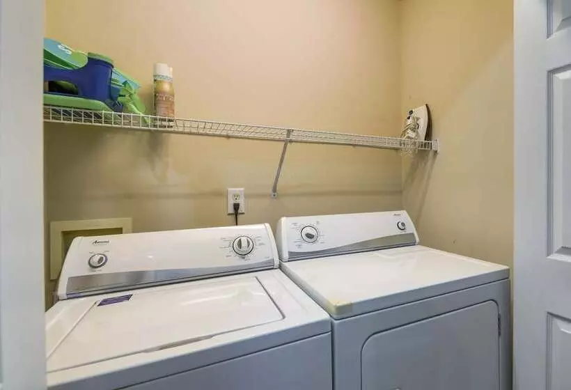 Charming Emerald Isle Escape < 1 Mi To Beach!