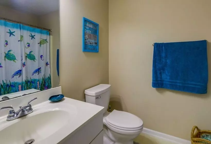 Charming Emerald Isle Escape < 1 Mi To Beach!