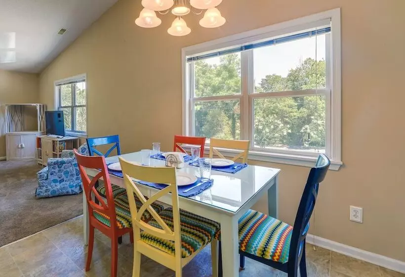 Charming Emerald Isle Escape < 1 Mi To Beach!