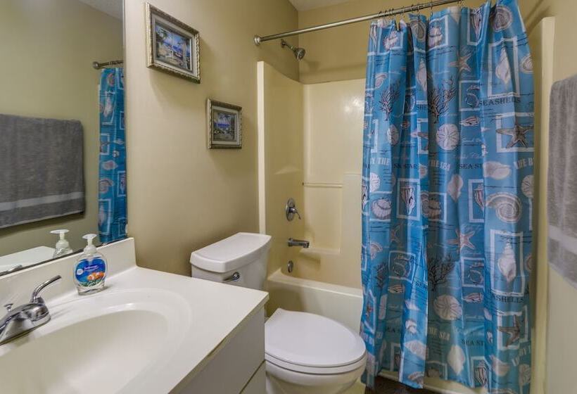 Charming Emerald Isle Escape < 1 Mi To Beach!