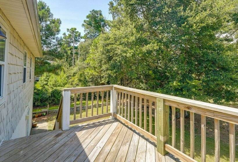 Charming Emerald Isle Escape < 1 Mi To Beach!