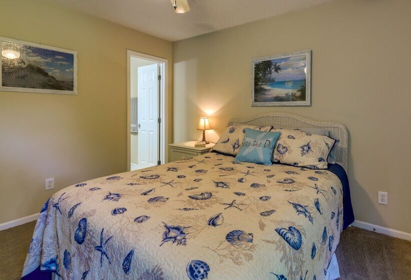 Charming Emerald Isle Escape < 1 Mi To Beach!