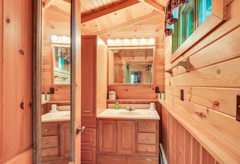 Charming Wellesley Island Cabin Near State Parks