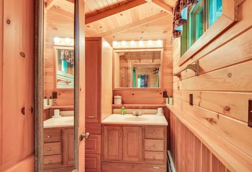 Charming Wellesley Island Cabin Near State Parks