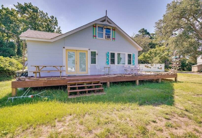 Beachy Outer Banks Retreat W/ Deck + Grill!