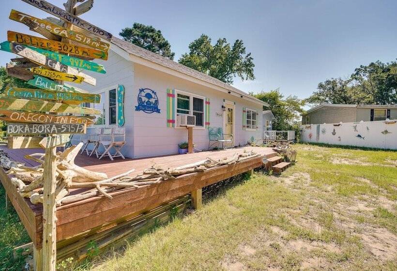 Beachy Outer Banks Retreat W/ Deck + Grill!