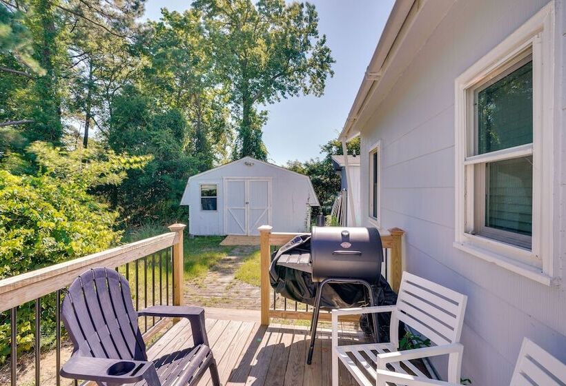 Beachy Outer Banks Retreat W/ Deck + Grill!