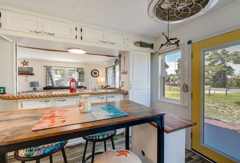 Beachy Outer Banks Retreat W/ Deck + Grill!