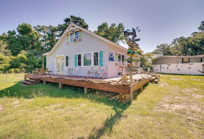 Beachy Outer Banks Retreat W/ Deck + Grill!