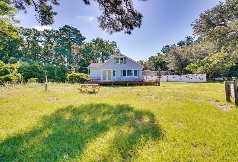 Beachy Outer Banks Retreat W/ Deck + Grill!