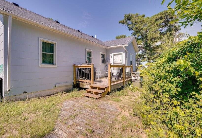 Beachy Outer Banks Retreat W/ Deck + Grill!