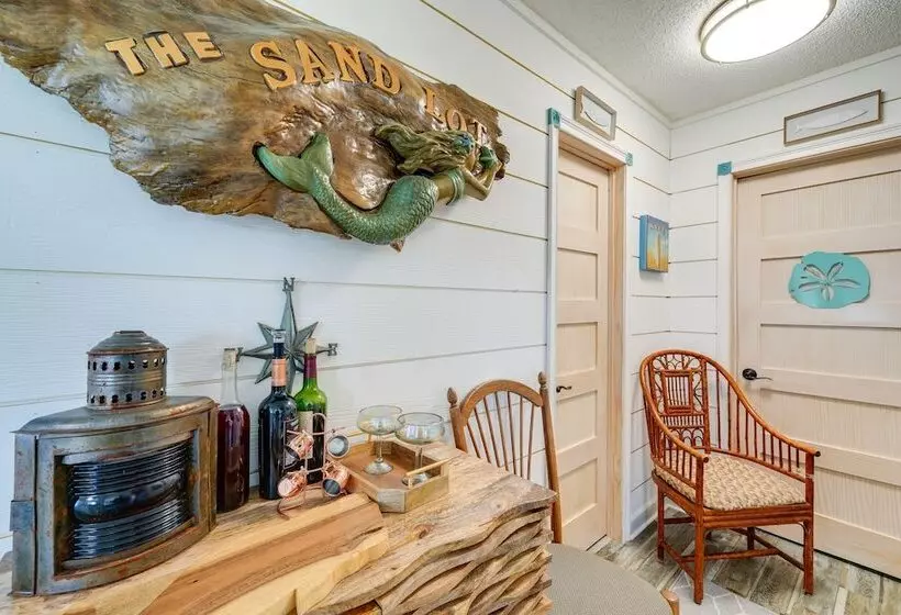 Beachy Outer Banks Retreat W/ Deck + Grill!