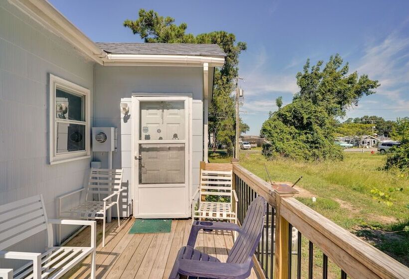 Beachy Outer Banks Retreat W/ Deck + Grill!