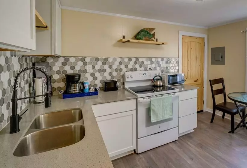 Cozy 3 Oaks Cottage In Gulfport: Close To Beach!