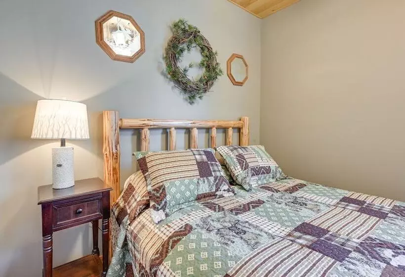 Cozy Lake Wissota Escape W/ Community Dock!